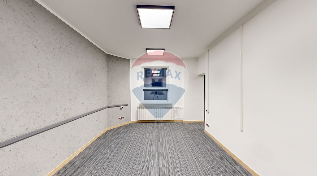 Lokal biurowy 42,78 m2 na III piętrze biurowca! (2)
