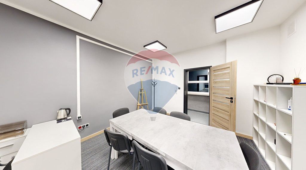 Lokal biurowy 17,07 m2 na III piętrze biurowca! (2)