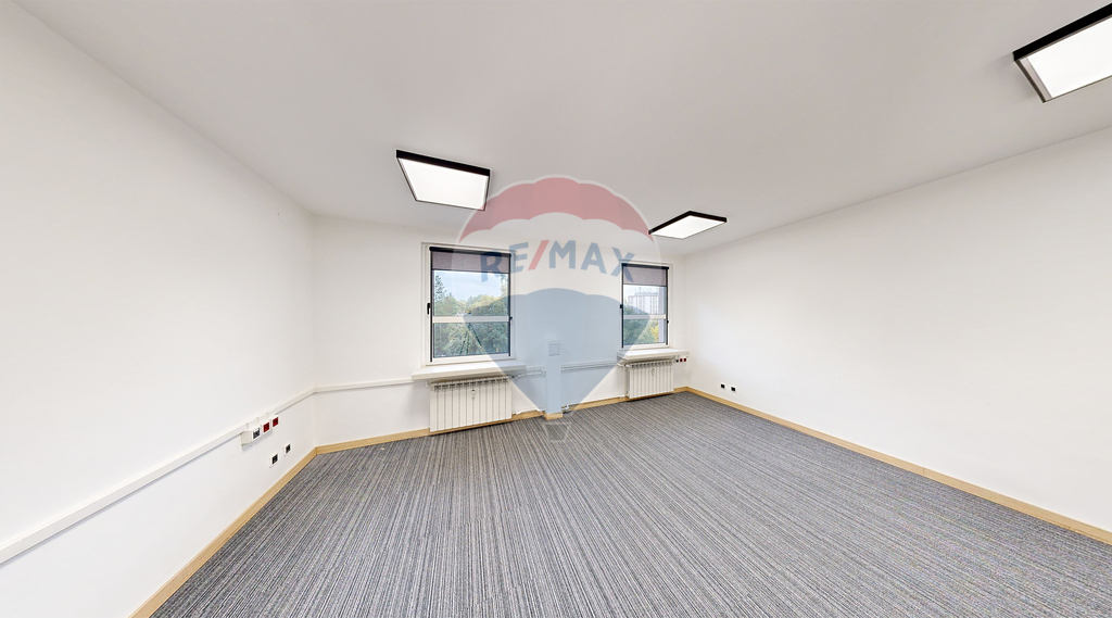 Lokal biurowy 16,89 m2 na IV piętrze biurowca! (2)