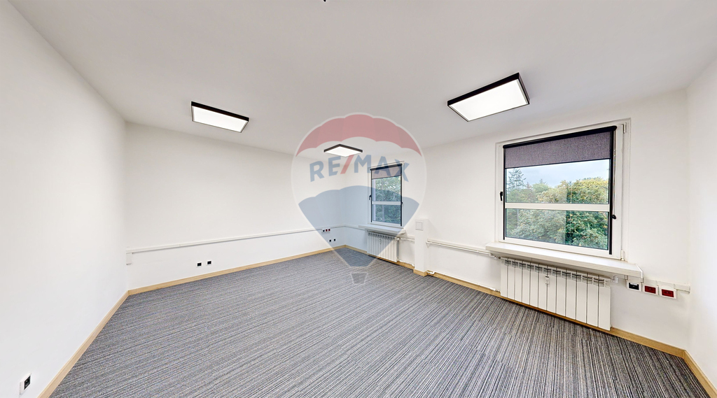 Lokal biurowy 16,89 m2 na IV piętrze biurowca! (3)