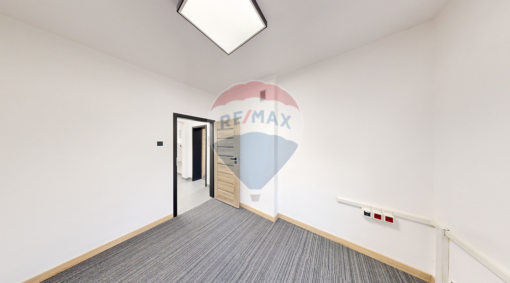 Lokal biurowy 16,89 m2 na IV piętrze biurowca! (6)