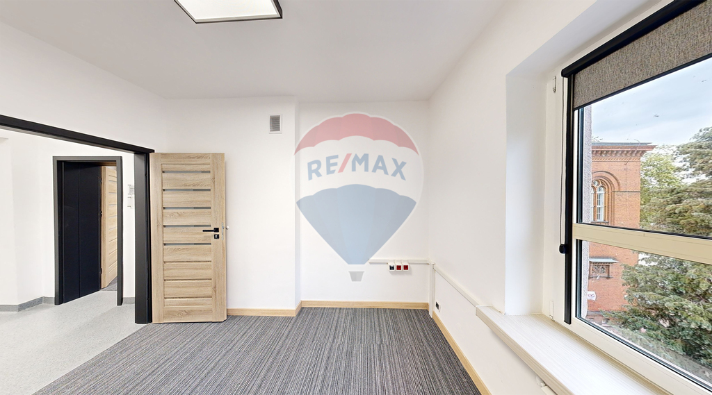 Lokal biurowy 16,89 m2 na IV piętrze biurowca! (8)