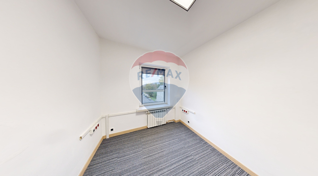 Lokal biurowy 16,89 m2 na IV piętrze biurowca! (9)