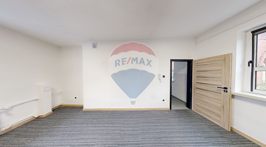 Lokal biurowy 20,42 m2 na IV piętrze biurowca! (3)
