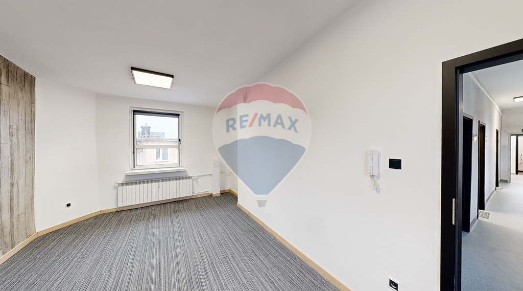 Lokal biurowy 20,42 m2 na IV piętrze biurowca! (4)