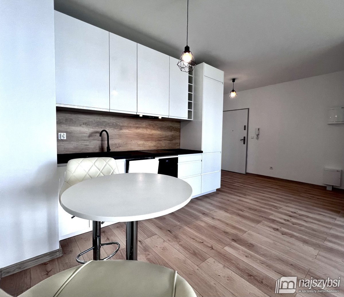 Kołobrzeg-2pok43,44m2 z miejscem post. i ogródkiem (3)