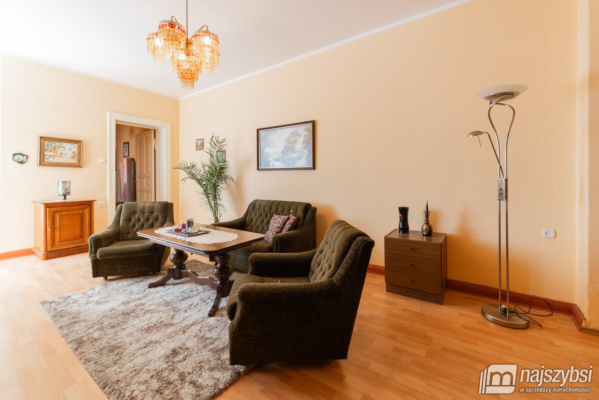 Świnoujście - mieszkanie w kamienicy z potencjałem (1)