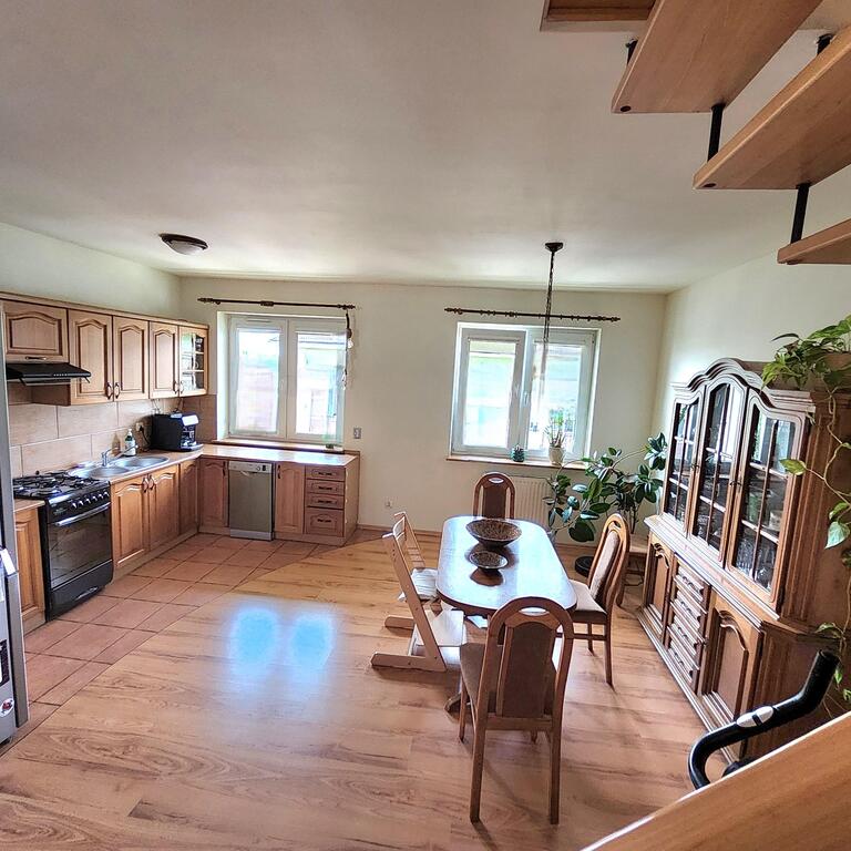 Przestronne 4 pokoje z balkonem i garażem. (4)