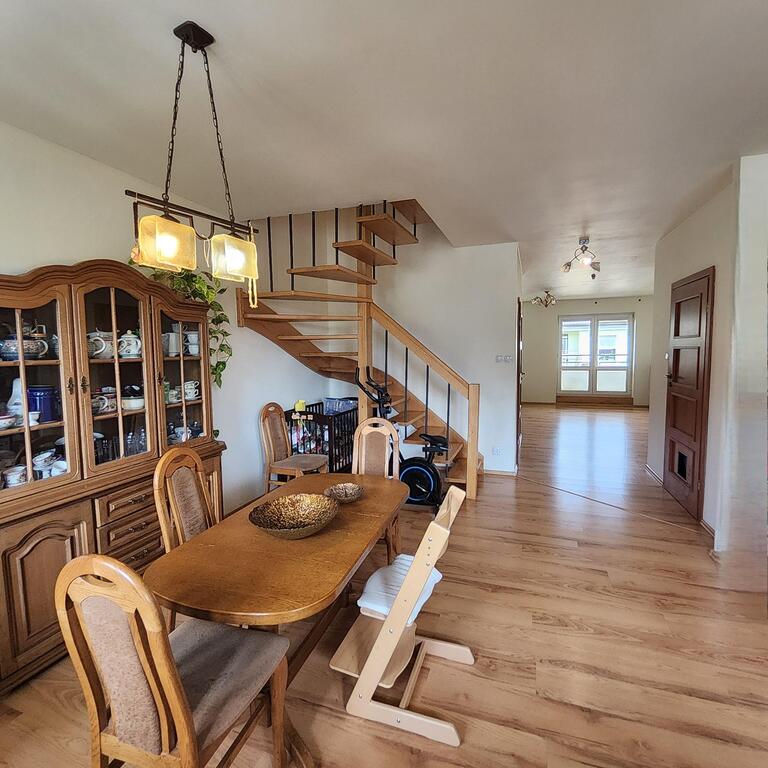 Przestronne 4 pokoje z balkonem i garażem. (7)