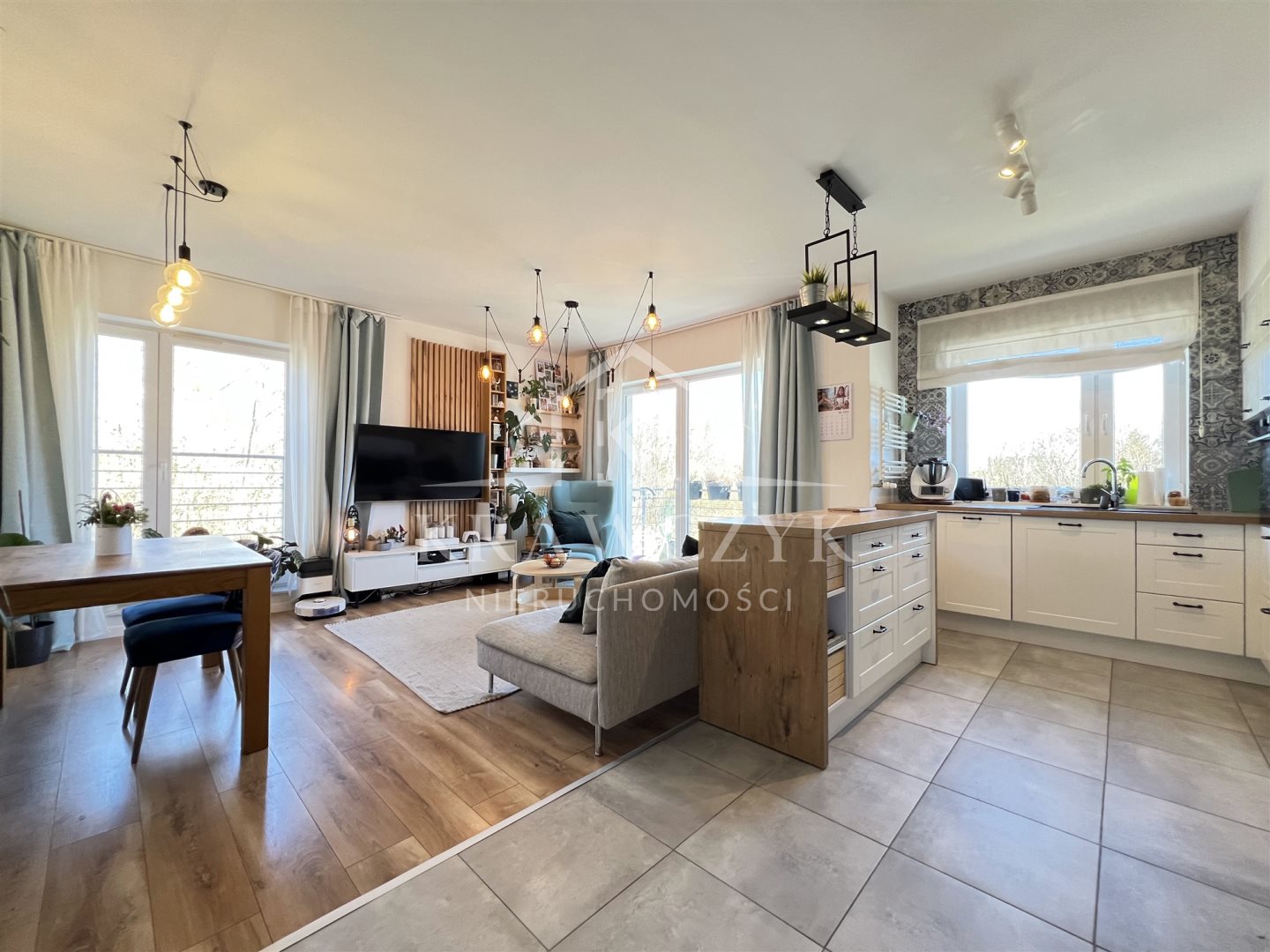 3 pokoje, 2piętro, winda, balkon, komórka-GUMIEŃCE (3)