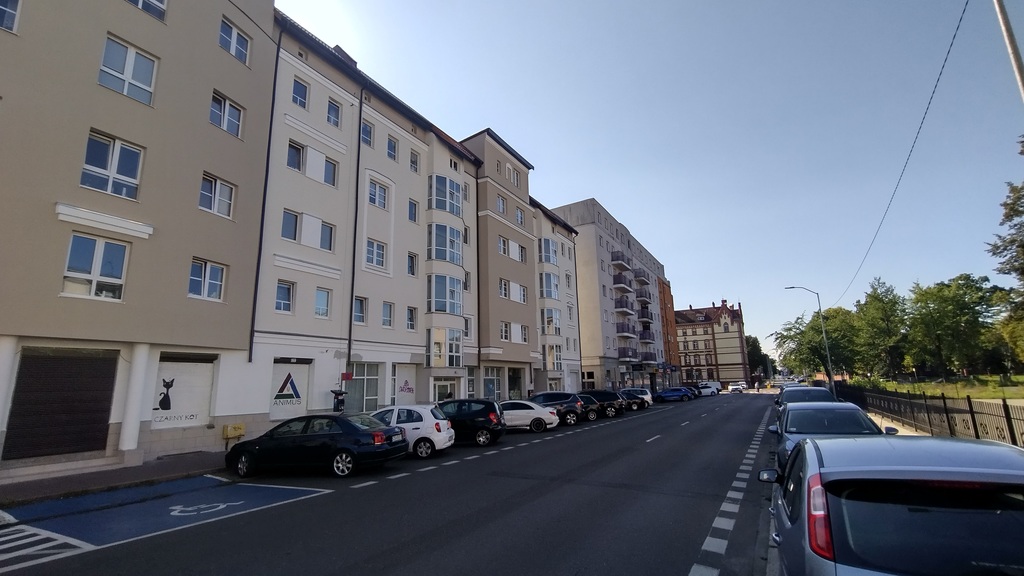 Przestronne 3 pokoje, centrum, garaż (2)