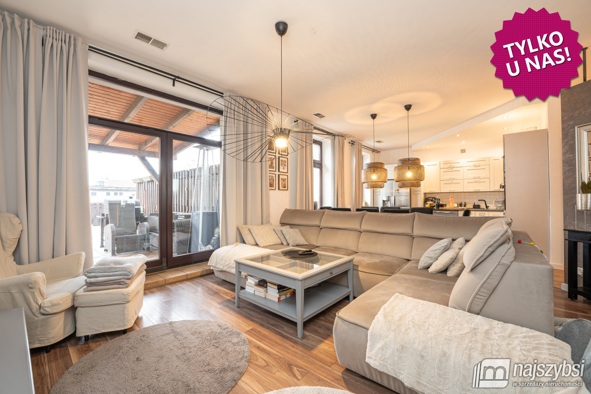 TRZEBIATÓW - kamienica w centrum Trzebiatowa  (1)