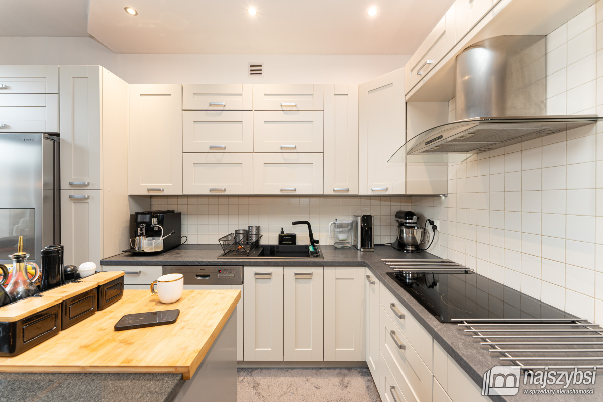 TRZEBIATÓW - kamienica w centrum Trzebiatowa  (11)