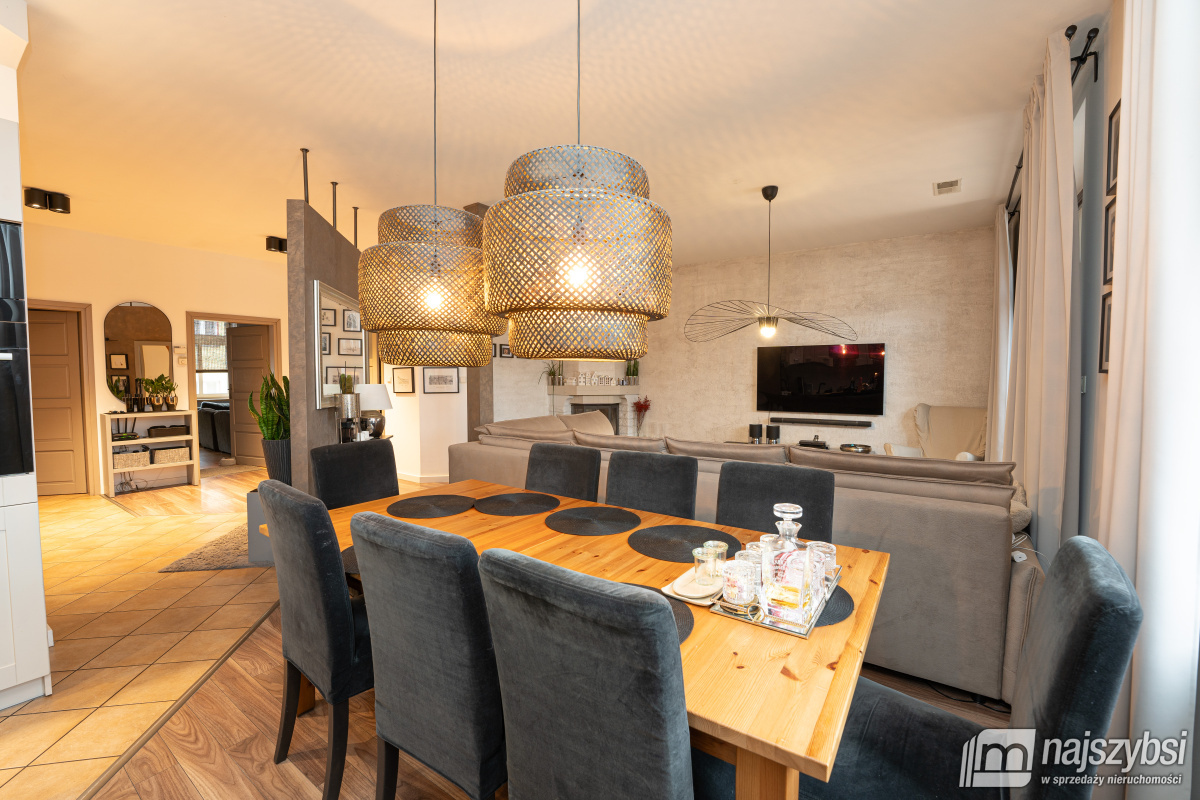 TRZEBIATÓW - kamienica w centrum Trzebiatowa  (12)