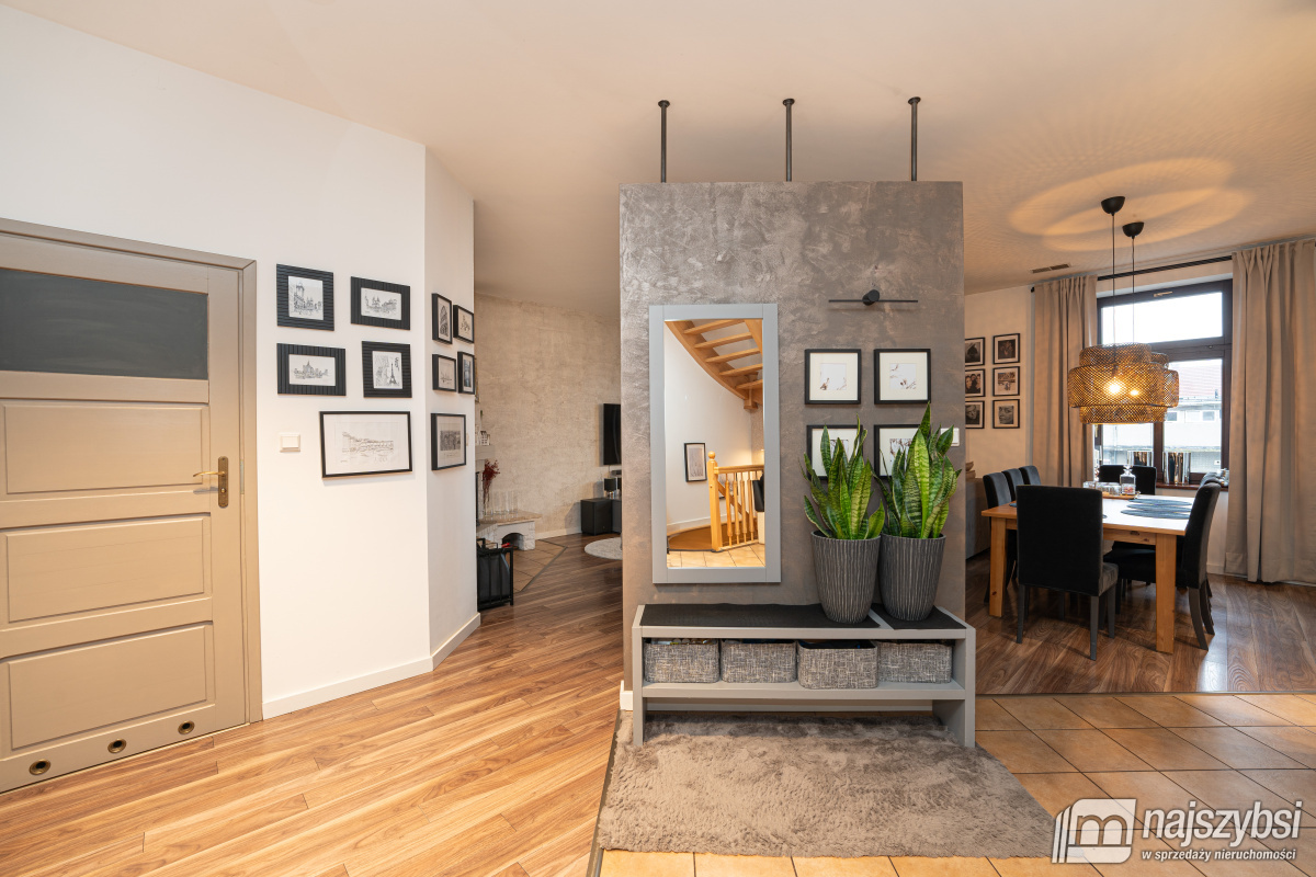 TRZEBIATÓW - kamienica w centrum Trzebiatowa  (14)