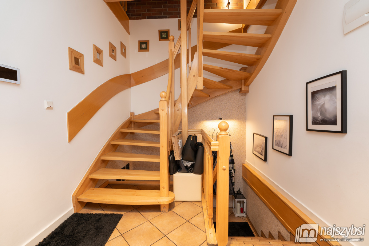 TRZEBIATÓW - kamienica w centrum Trzebiatowa  (17)