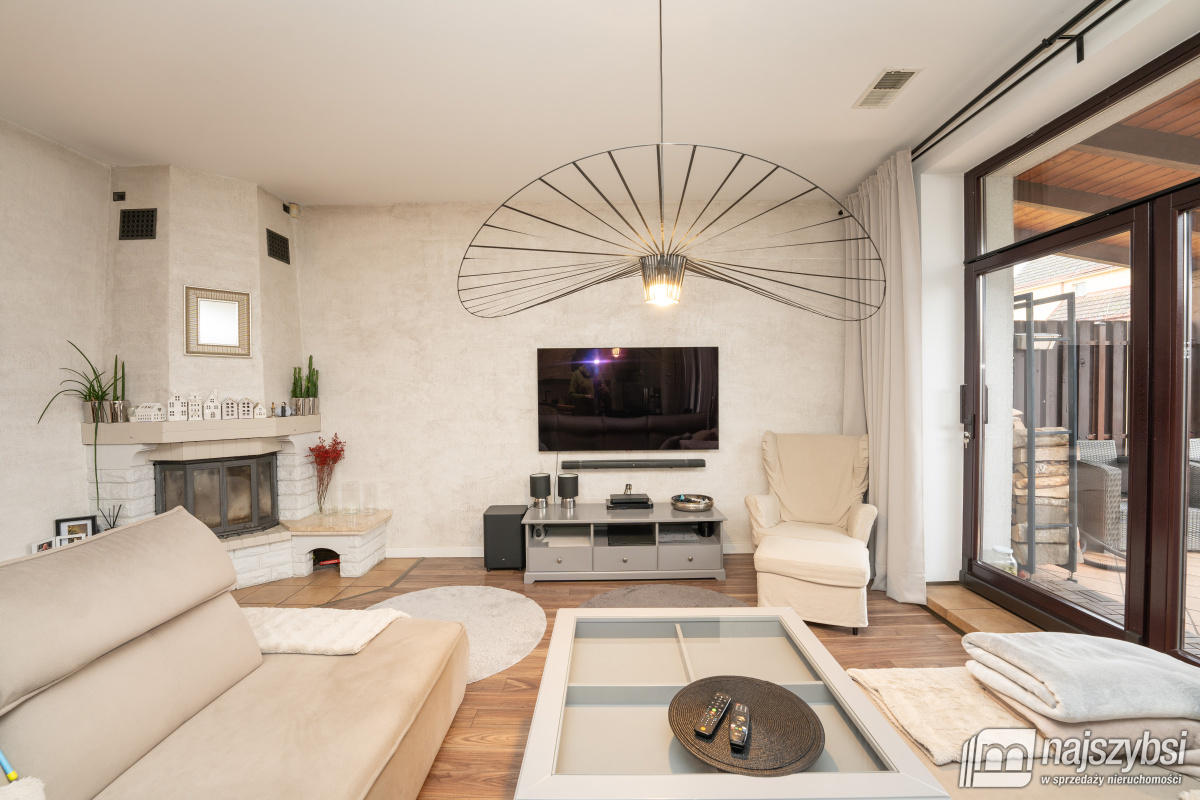 TRZEBIATÓW - kamienica w centrum Trzebiatowa  (2)