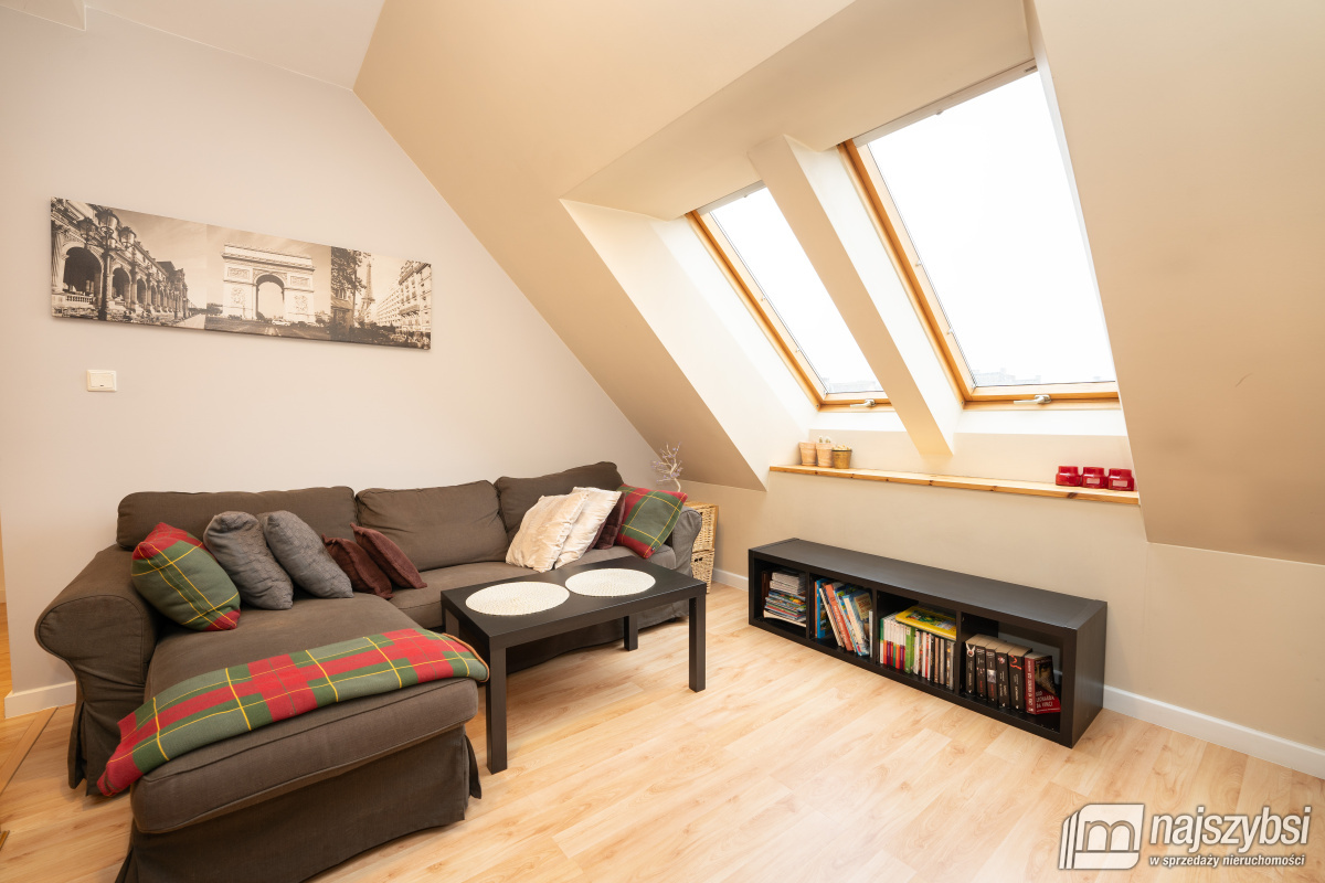 TRZEBIATÓW - kamienica w centrum Trzebiatowa  (20)