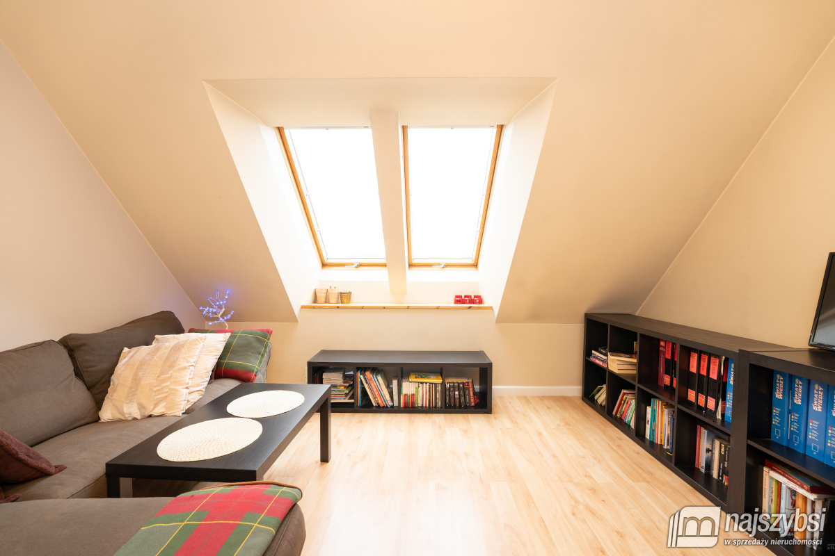 TRZEBIATÓW - kamienica w centrum Trzebiatowa  (21)