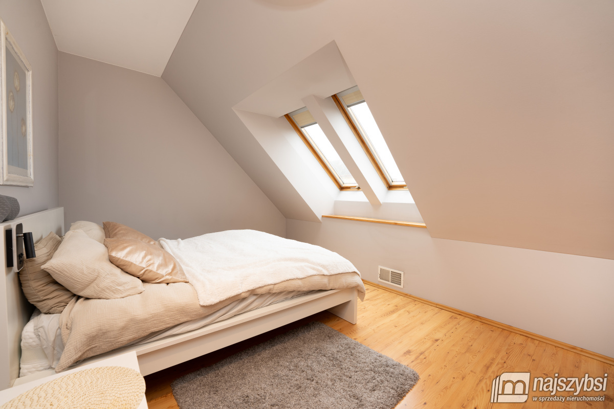 TRZEBIATÓW - kamienica w centrum Trzebiatowa  (22)