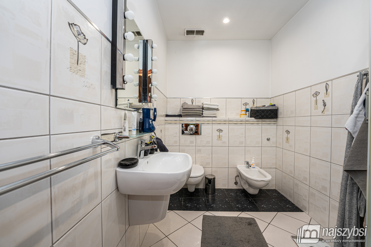 TRZEBIATÓW - kamienica w centrum Trzebiatowa  (24)