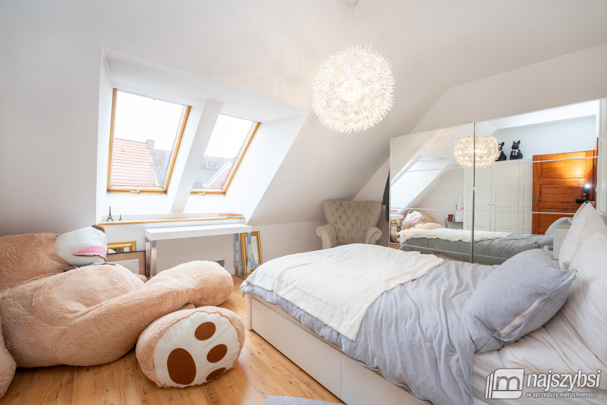 TRZEBIATÓW - kamienica w centrum Trzebiatowa  (25)