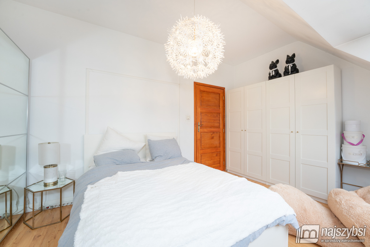 TRZEBIATÓW - kamienica w centrum Trzebiatowa  (27)