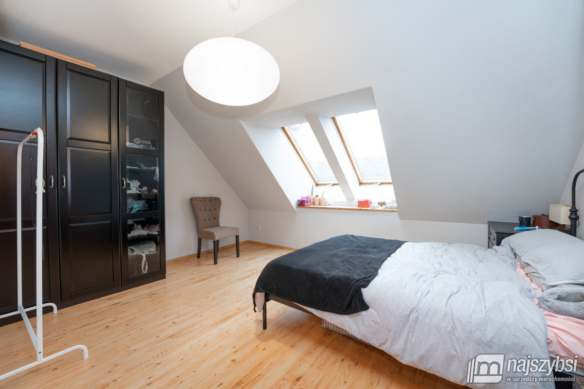 TRZEBIATÓW - kamienica w centrum Trzebiatowa  (28)