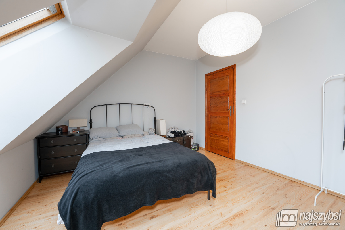 TRZEBIATÓW - kamienica w centrum Trzebiatowa  (29)