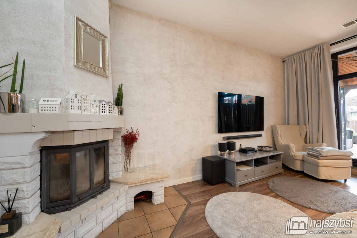 TRZEBIATÓW - kamienica w centrum Trzebiatowa  (3)