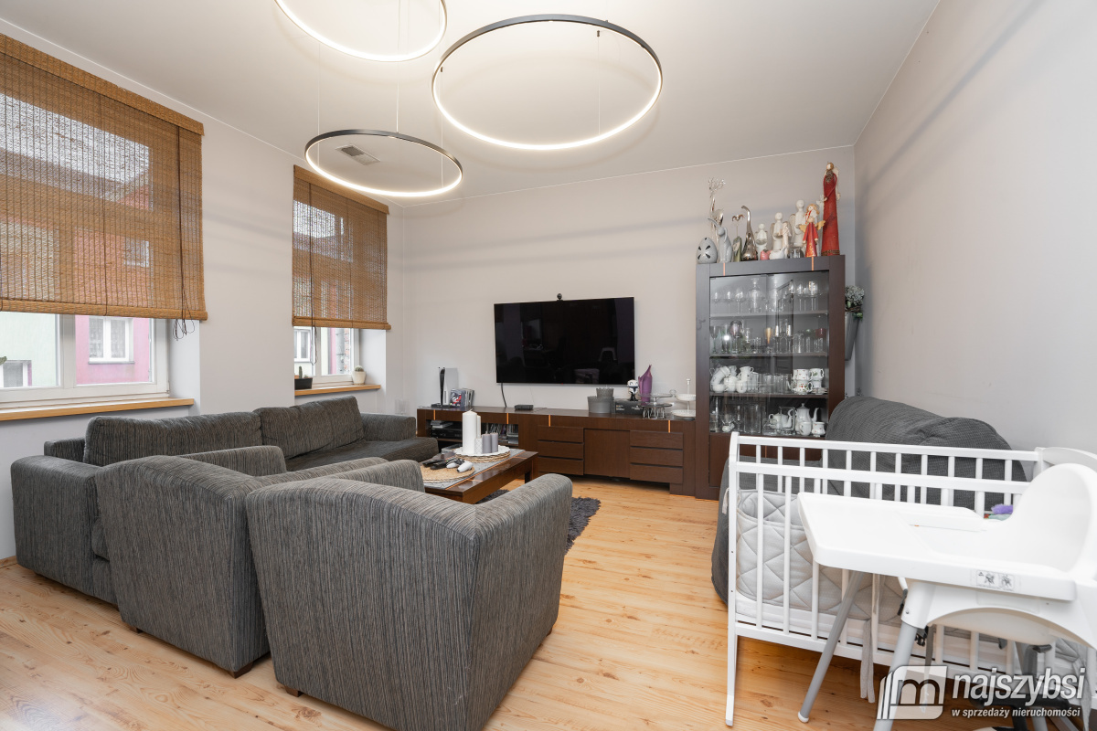 TRZEBIATÓW - kamienica w centrum Trzebiatowa  (31)