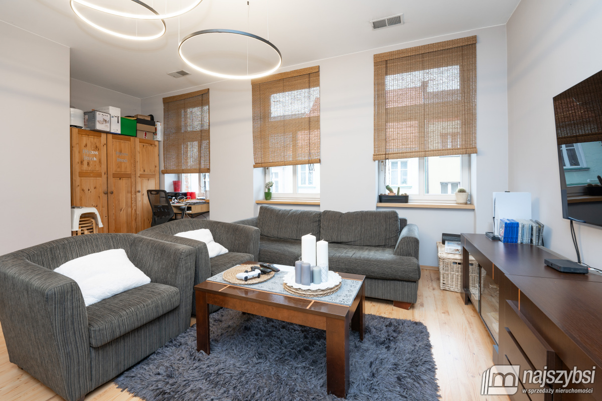 TRZEBIATÓW - kamienica w centrum Trzebiatowa  (33)