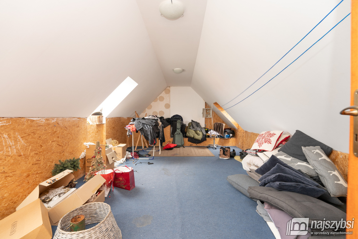 TRZEBIATÓW - kamienica w centrum Trzebiatowa  (35)