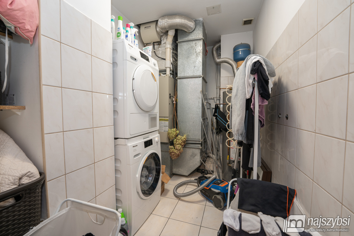 TRZEBIATÓW - kamienica w centrum Trzebiatowa  (36)