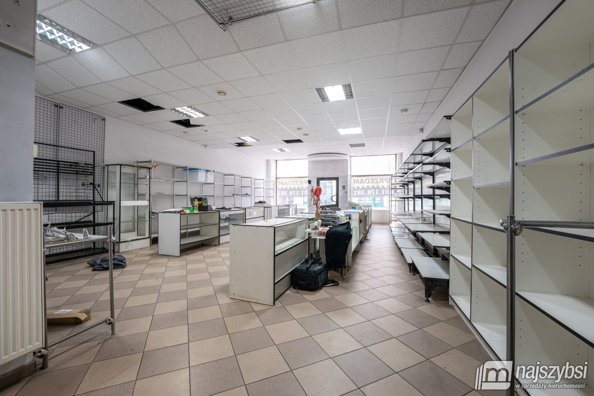 TRZEBIATÓW - kamienica w centrum Trzebiatowa  (37)