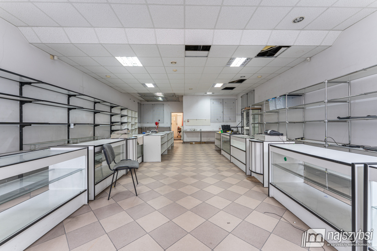 TRZEBIATÓW - kamienica w centrum Trzebiatowa  (38)