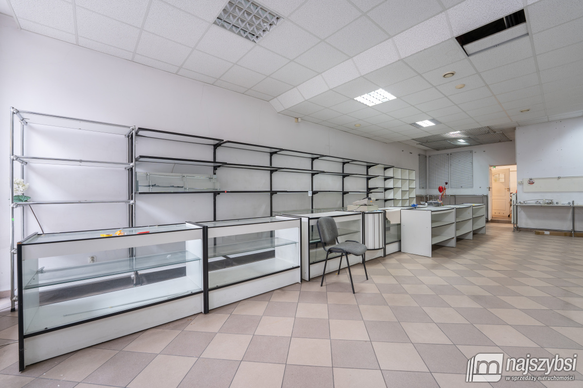 TRZEBIATÓW - kamienica w centrum Trzebiatowa  (39)