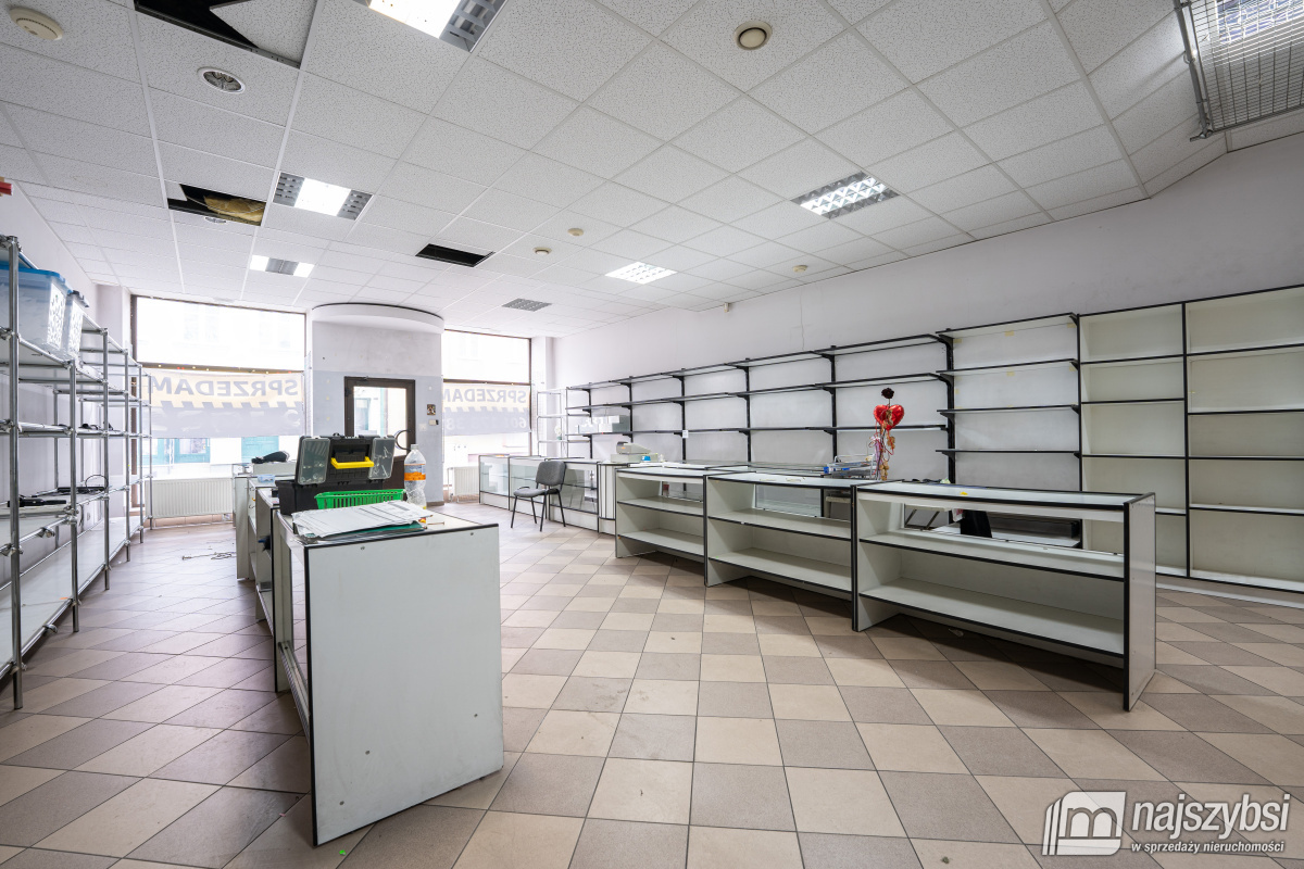 TRZEBIATÓW - kamienica w centrum Trzebiatowa  (40)