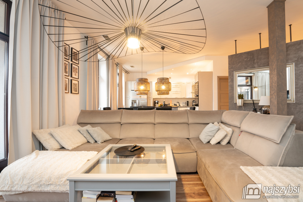 TRZEBIATÓW - kamienica w centrum Trzebiatowa  (5)