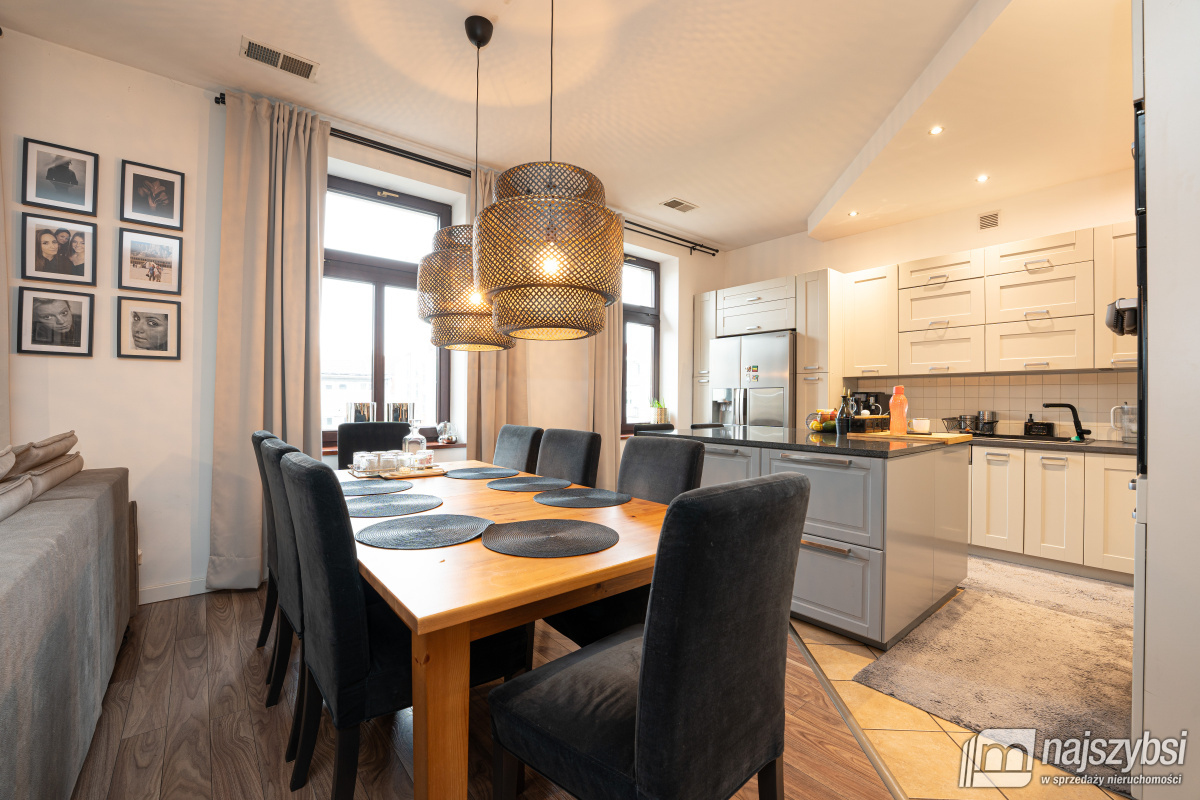 TRZEBIATÓW - kamienica w centrum Trzebiatowa  (7)