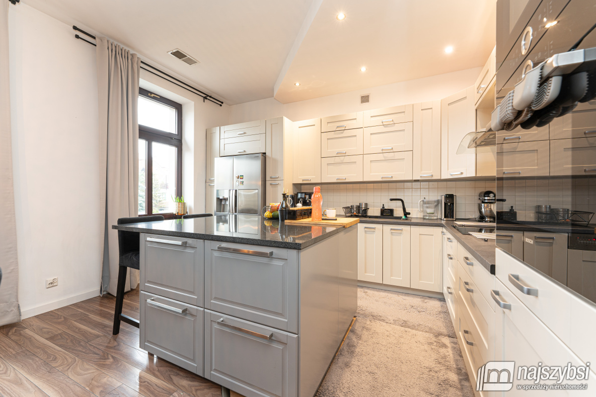 TRZEBIATÓW - kamienica w centrum Trzebiatowa  (8)