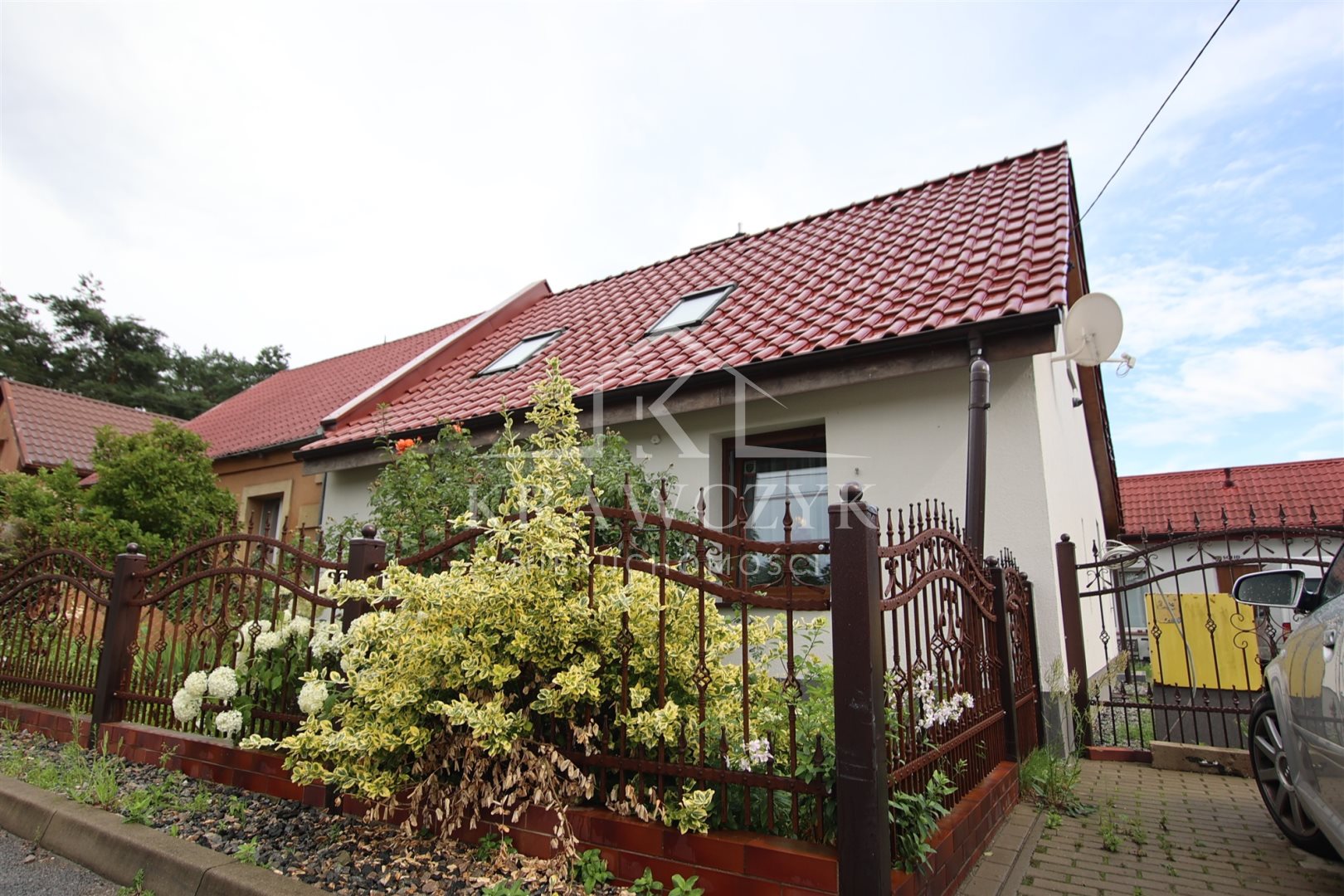 Dom z warsztatem  (1)