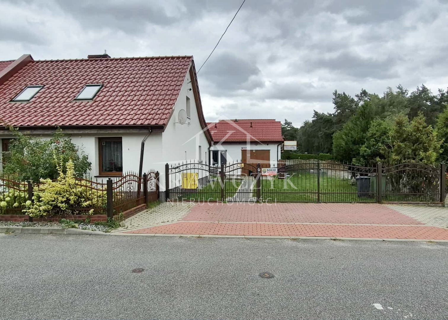 Dom z warsztatem  (3)