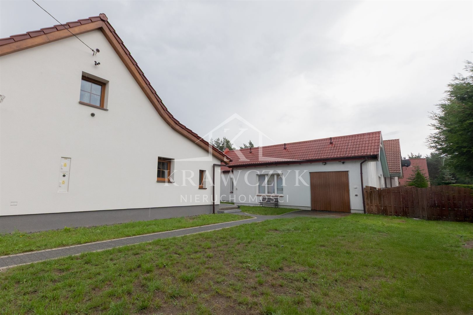 Dom z warsztatem  (4)