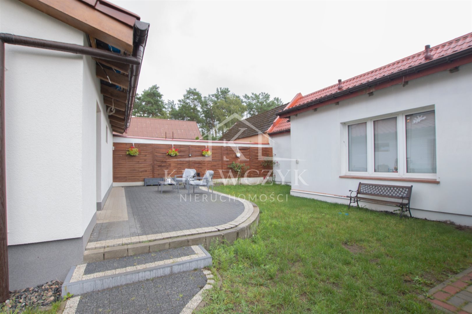 Dom z warsztatem  (5)