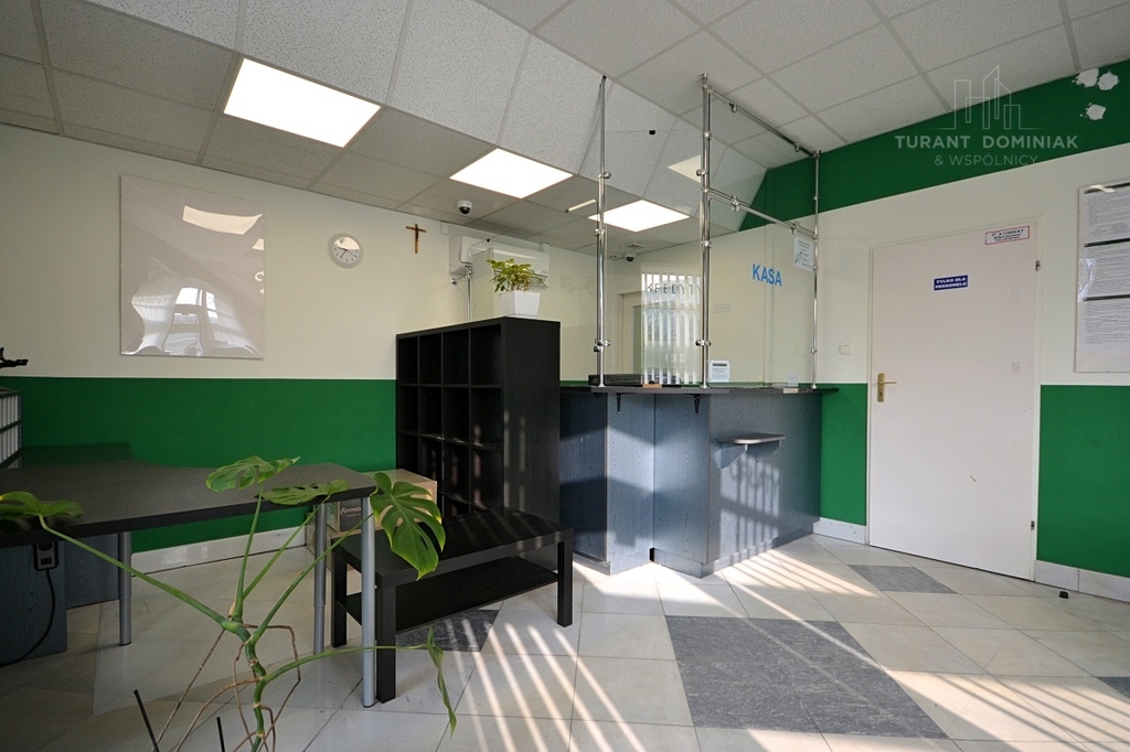 Lokal handlowy w widocznym punkcie (2)