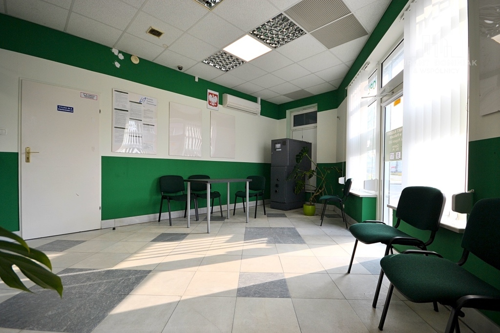 Lokal handlowy w widocznym punkcie (3)