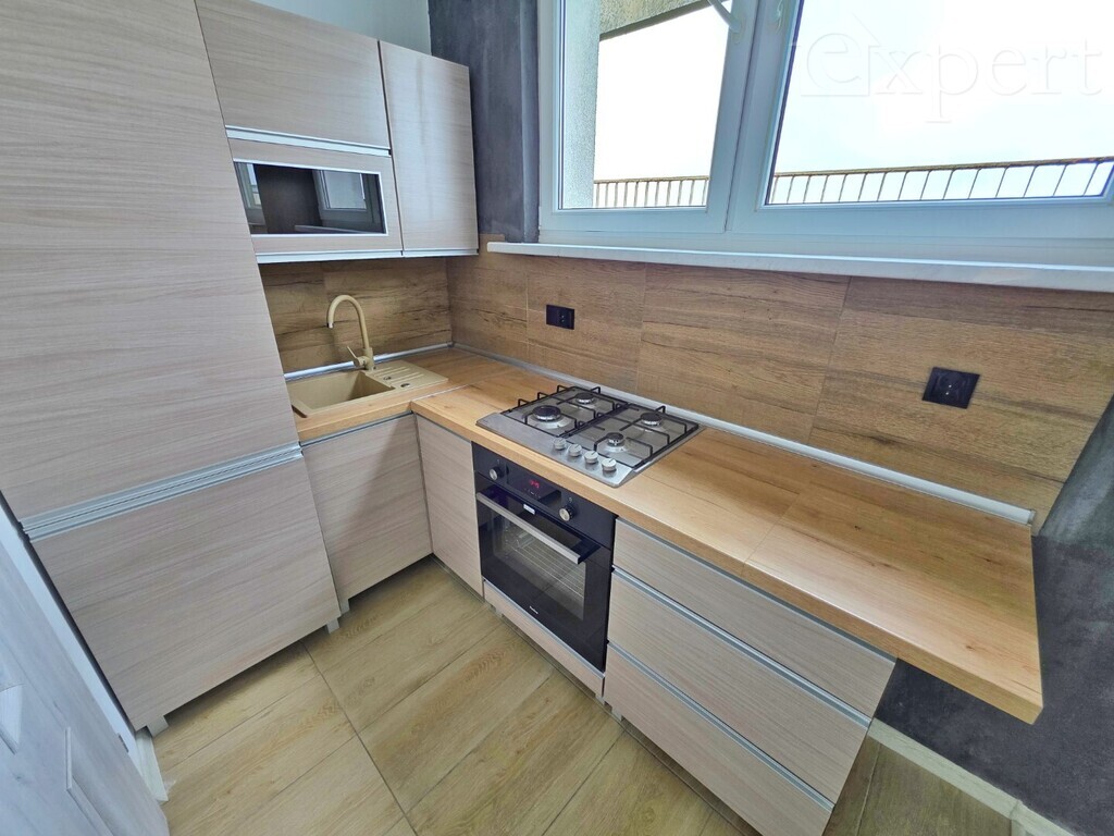 Kawalerka na 11 piętrze - jedyna taka na Starówce (3)