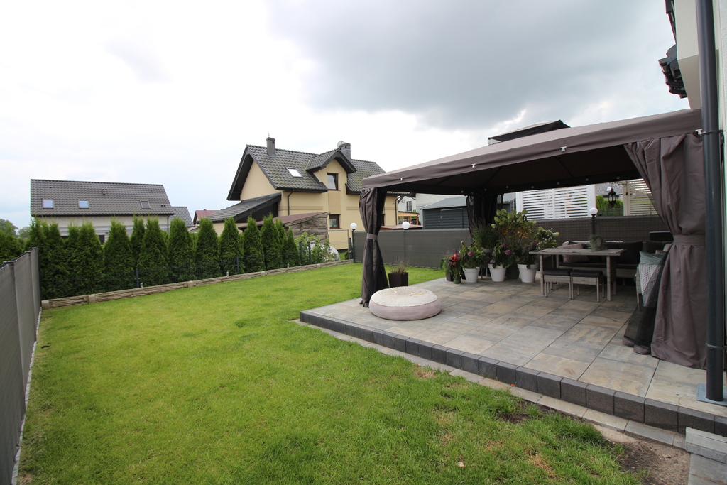 Elegancki Dom z Ogrodem  3 Sypialnie 2 Łazienki (10)