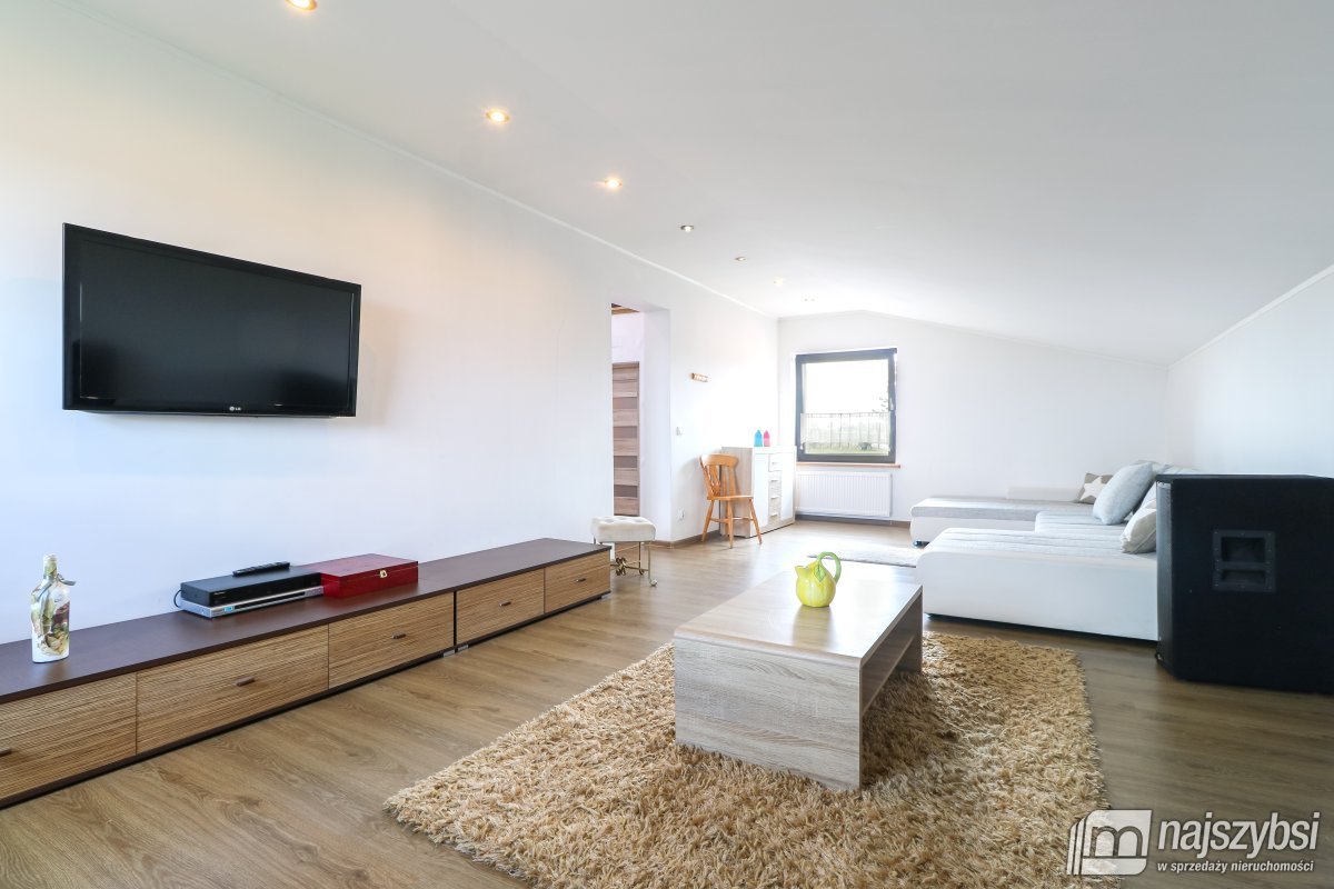 Dom z lokalem użytkowym  (1)